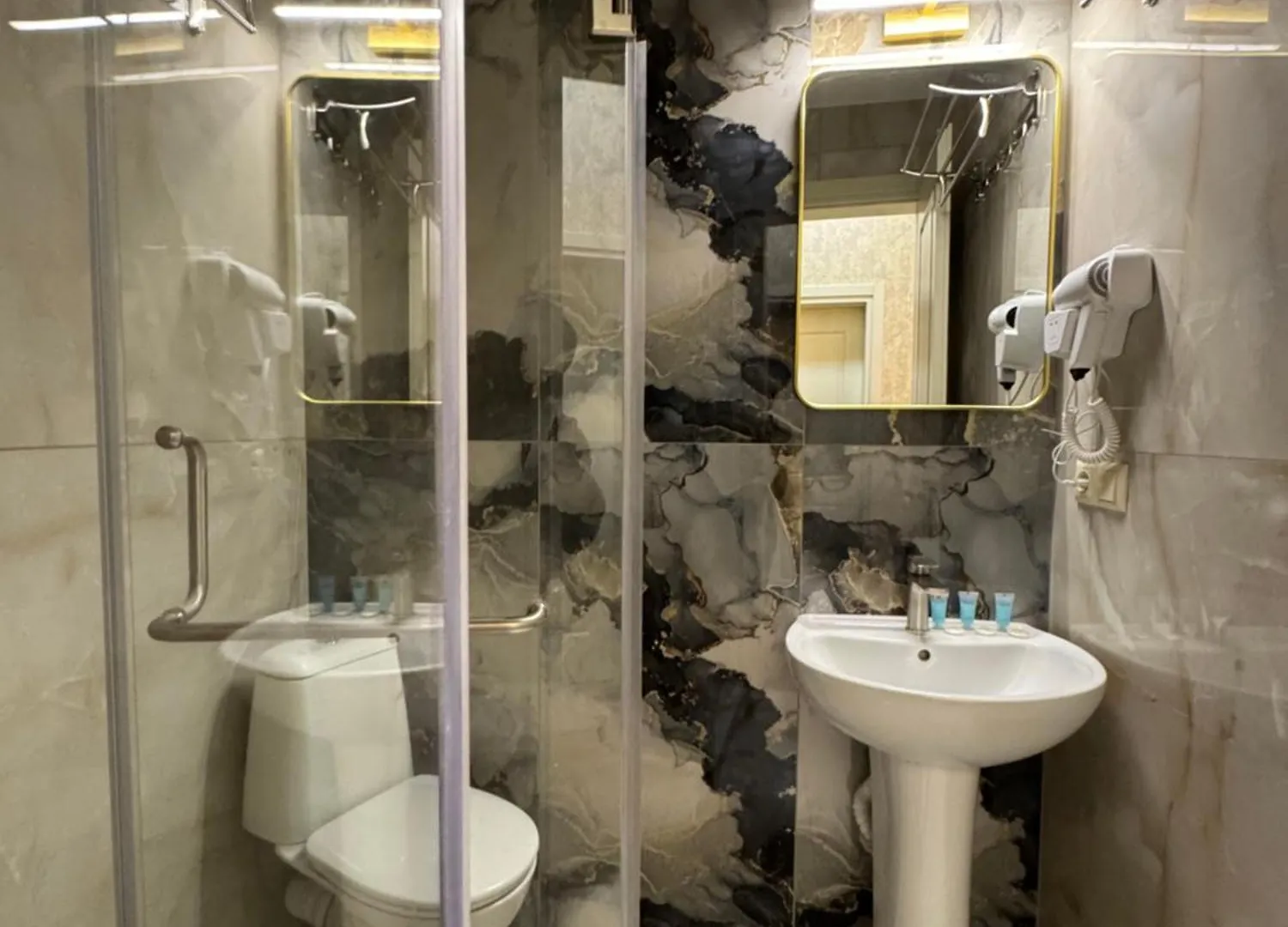 Albatross Luxe Hotel Batoemi