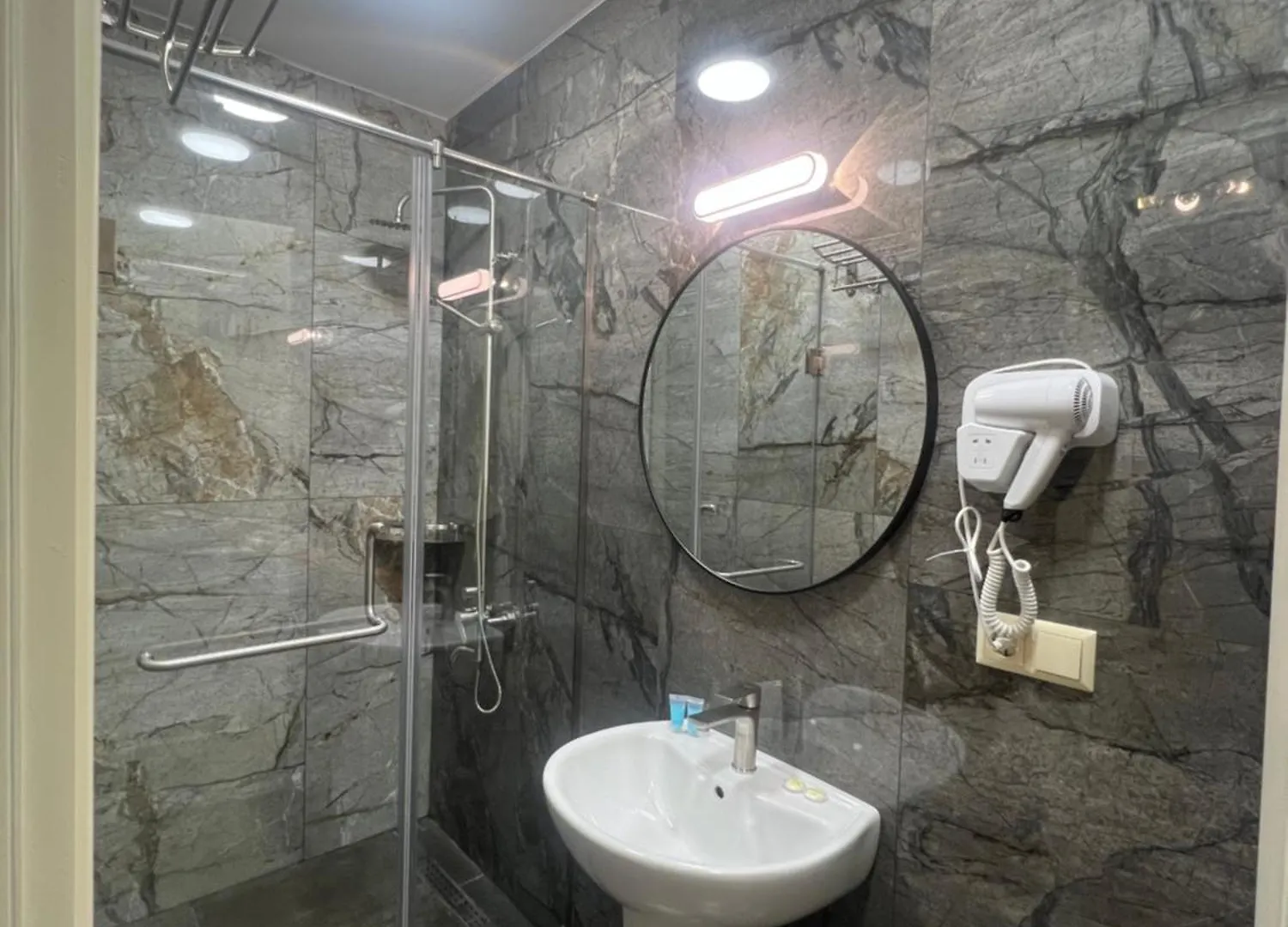 Albatross Luxe Hotel Batoemi
