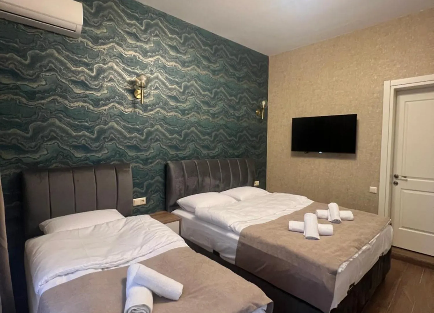 Albatross Luxe Hotel Batoemi